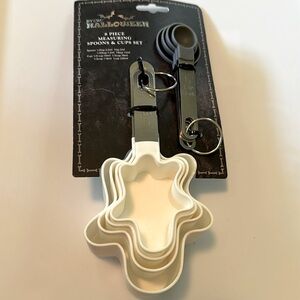 NWT 8 PIECE HALLOWEEN MEASURING CUPS AND SPOONS